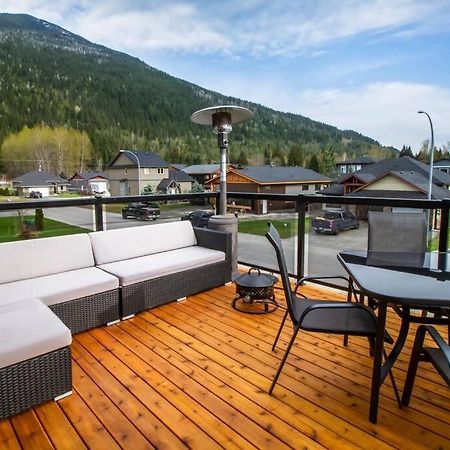 The Best 2 Bedrooms Suite In Revelstoke! المظهر الخارجي الصورة