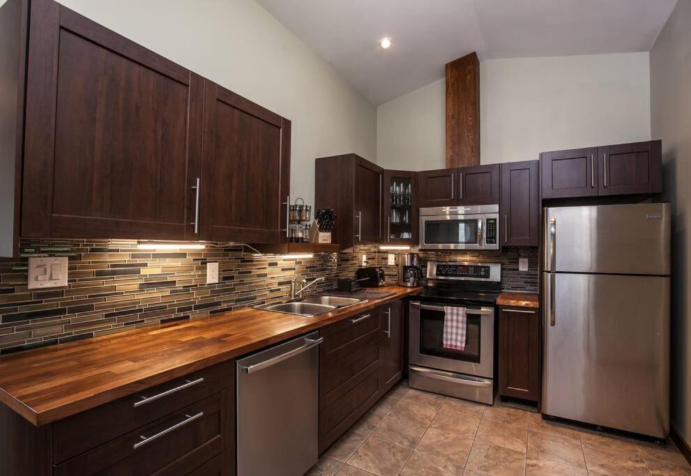 The Best 2 Bedrooms Suite In Revelstoke! المظهر الخارجي الصورة