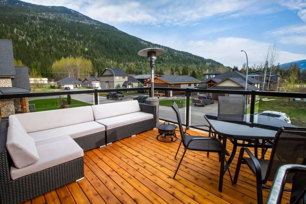 The Best 2 Bedrooms Suite In Revelstoke! المظهر الخارجي الصورة