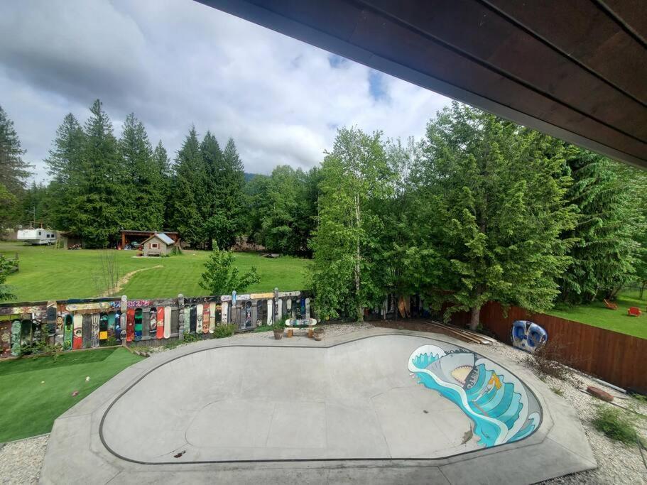 The Best 2 Bedrooms Suite In Revelstoke! المظهر الخارجي الصورة