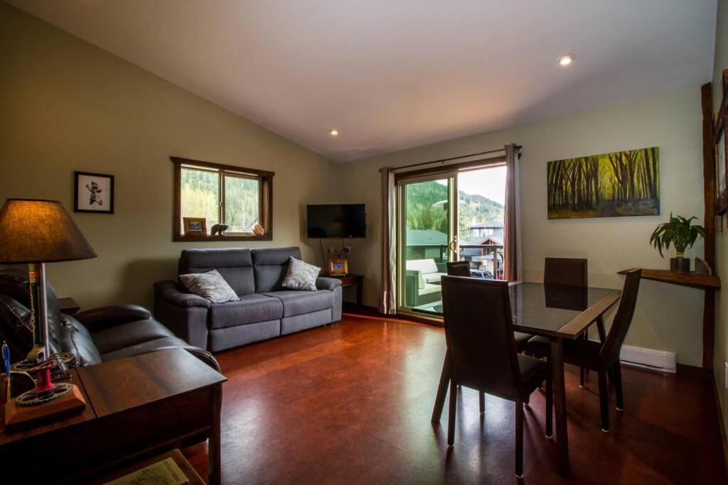 The Best 2 Bedrooms Suite In Revelstoke! المظهر الخارجي الصورة
