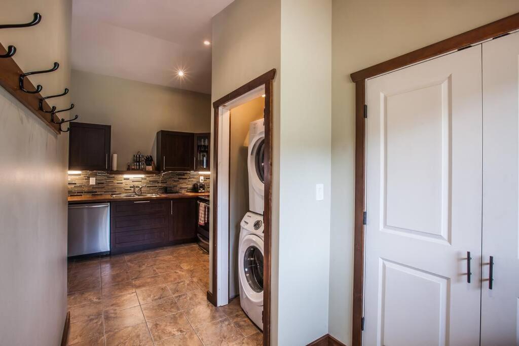 The Best 2 Bedrooms Suite In Revelstoke! المظهر الخارجي الصورة