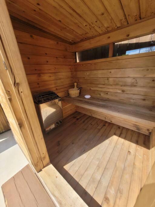 The Best 2 Bedrooms Suite In Revelstoke! المظهر الخارجي الصورة